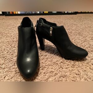 Liz Claiborne ankle booties